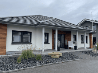 Modernes Haus mit Innen- und Außenputzarbeiten für ansprechendes Design